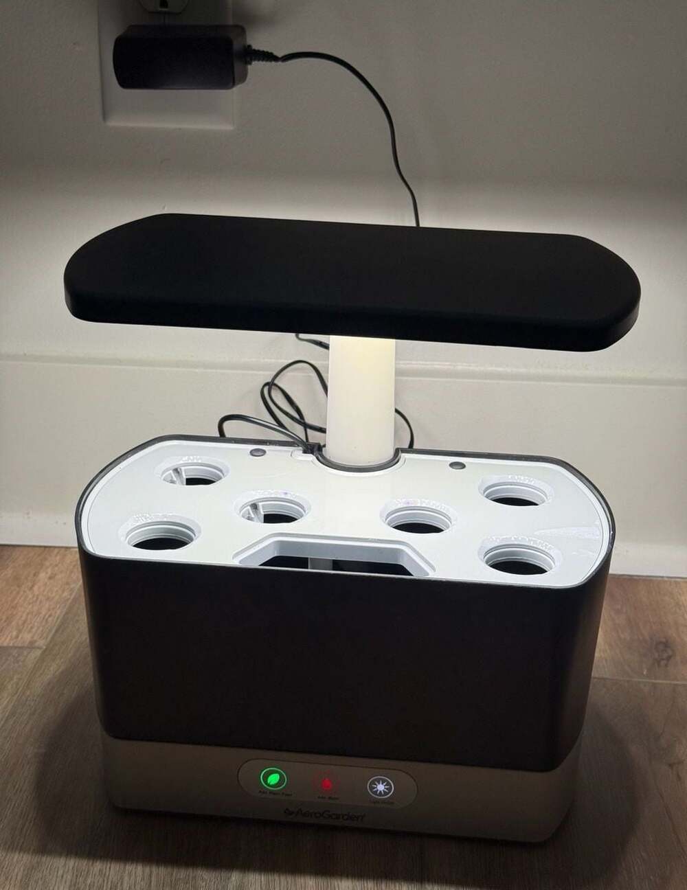 AeroGarden Harvest Indoor Garden System Black 6 Pods